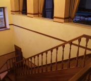 Лестница с первого на второй этаж.