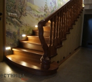 Дубовая лестница с подсветкой