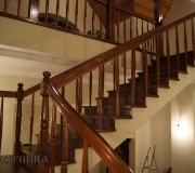 Монолитная лестница облицованная лиственницей