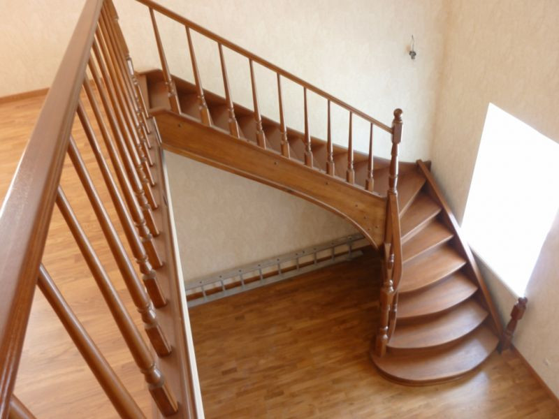О поворотной лестнице на второй этаж