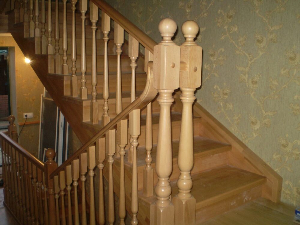 опорный столб лестницы